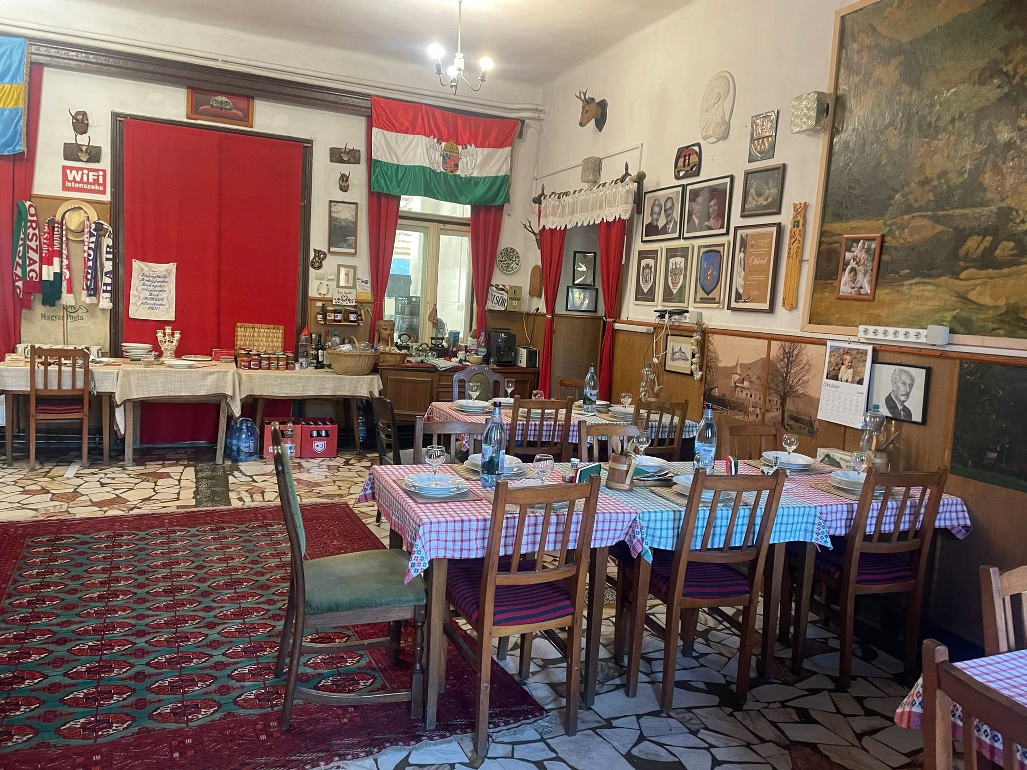 Vadászház részlet és 'Auguszta' jel